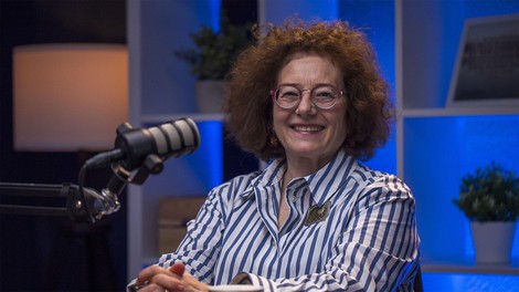 Neoliberalna država, ki privatizira javno dobro, potrebuje ženske (PODKAST z dr. Darjo Zaviršek)